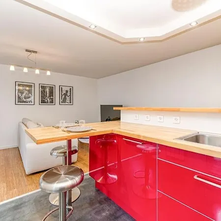 Апартаменты 50m Gem - 400m Gare: Garage Prive, Terrasse, Wifi