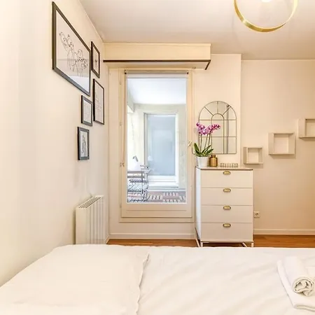 Апартаменты 50m Gem - 400m Gare: Garage Prive, Terrasse, Wifi