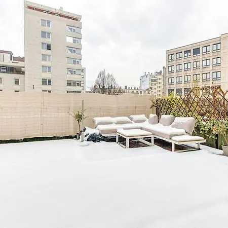 شقة 50m Gem - 400m Gare: Garage Prive, Terrasse, Wifi *