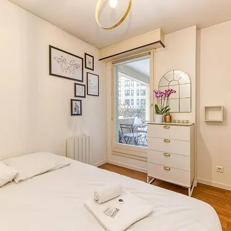 شقة 50m Gem - 400m Gare: Garage Prive, Terrasse, Wifi *
