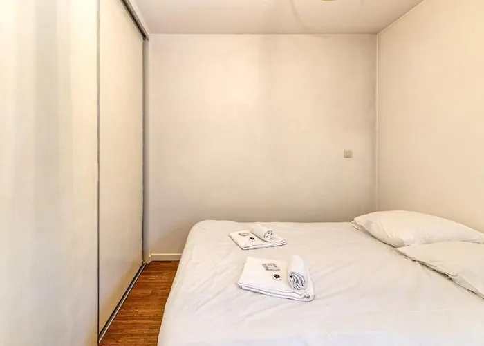 Apartment 50m Gem - 400m Gare: Garage Prive, Terrasse, Wifi