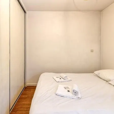 Апартаменты 50m Gem - 400m Gare: Garage Prive, Terrasse, Wifi